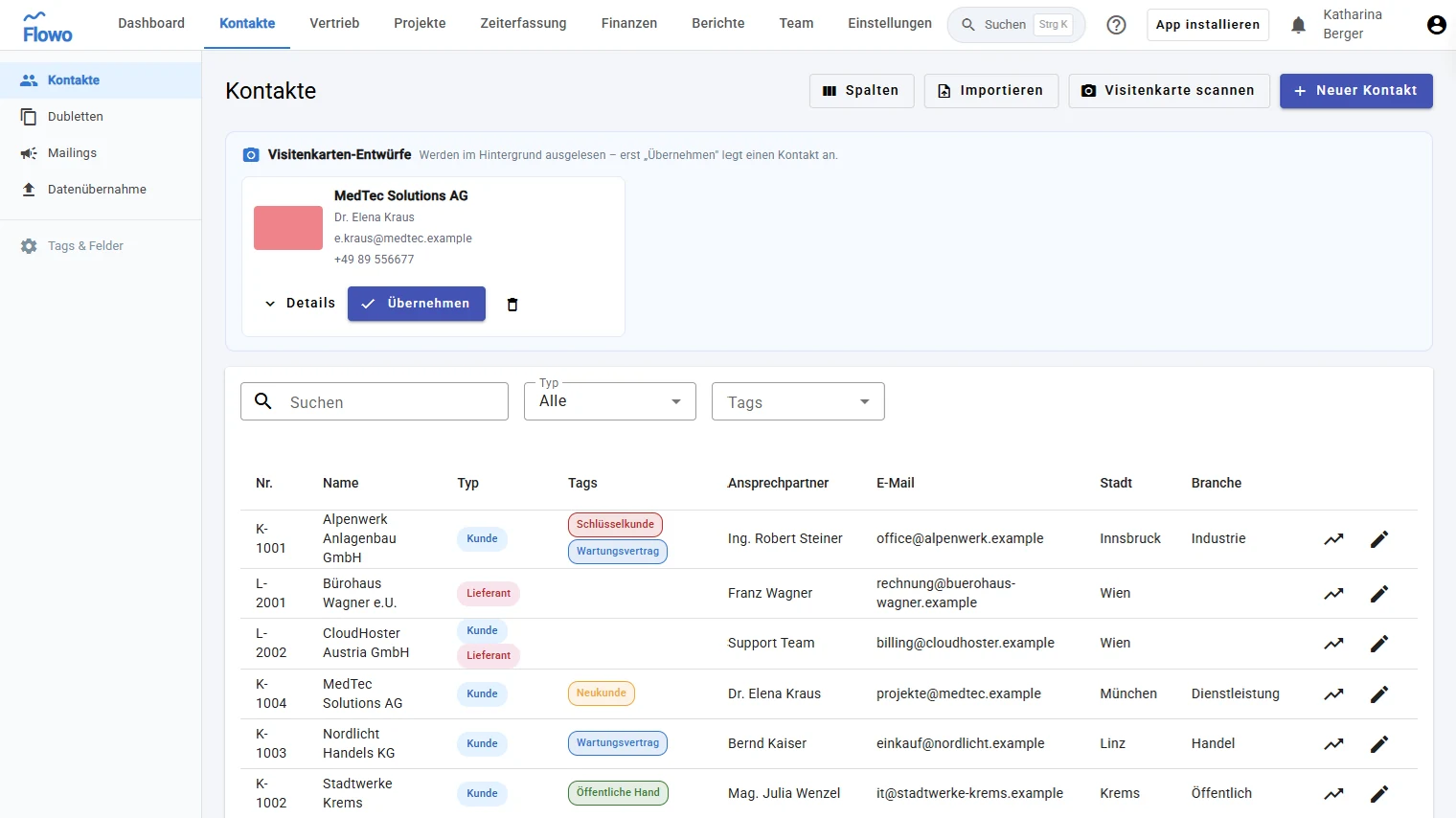 Kontaktliste mit Tags, Ansprechpartnern und gescannter Visitenkarte